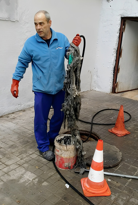 Empresa desatascos Santa Coloma de Gramenet | Técnicos Tub-Net con maquinaria especializada para solucionar cualquier tipo de atasco en toda la ciudad